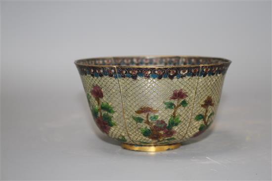 A Chinese plique a jour bowl lobed bowl, with floral decoration, diameter 13cm, height 7cm